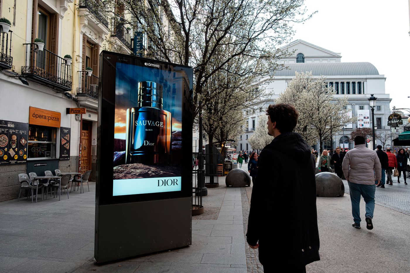 Dior - Mupi digital en Madrid · AMVIA