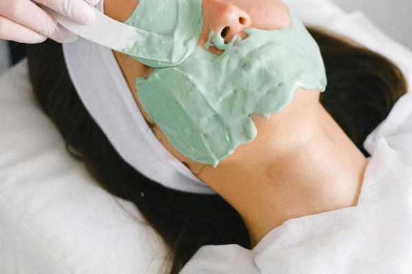 Woman receiving a relaxing back massage