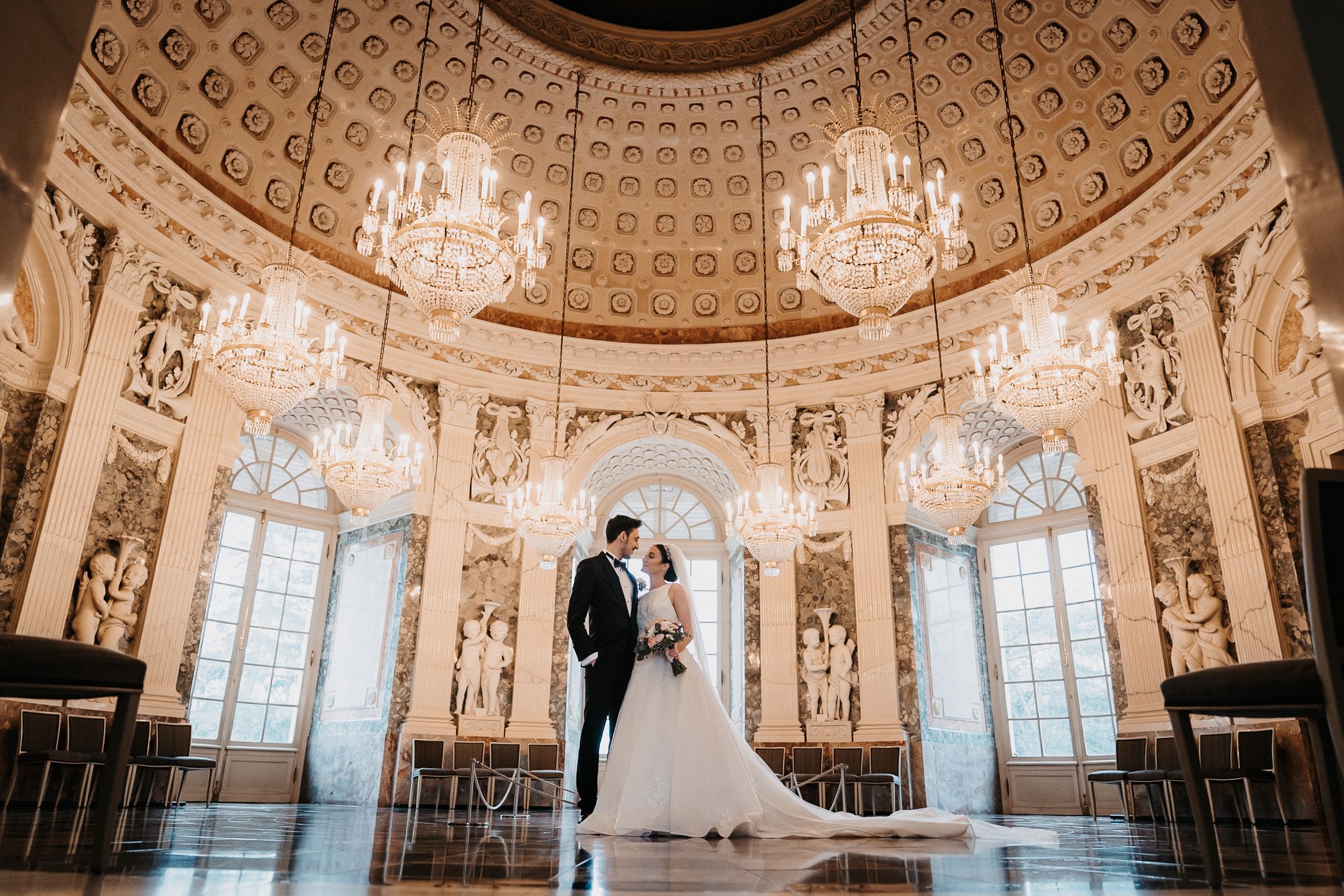 Exklusive Hochzeitsfotografie und Videografie im Schloss Benrath in Düsseldorf – Studio Photogram