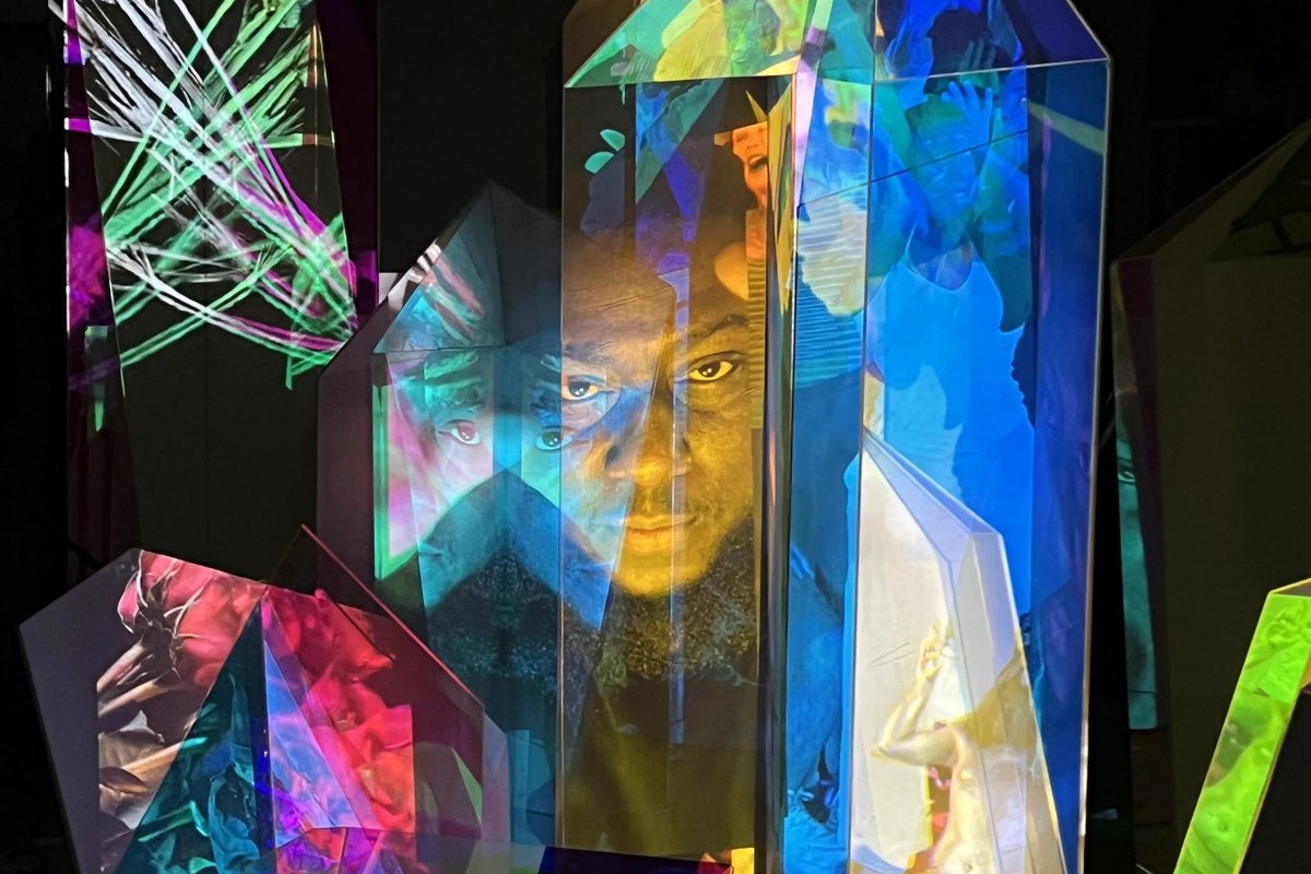 Crystal installation with projected face