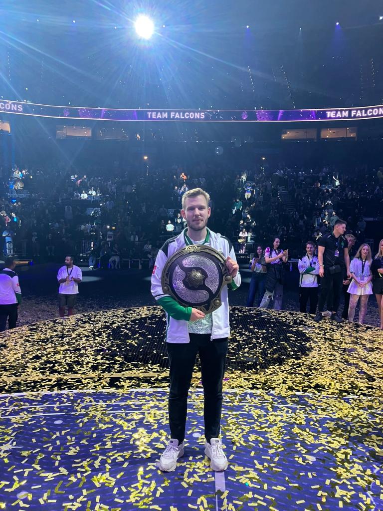 Cr1t lifting the Aegis of Champions