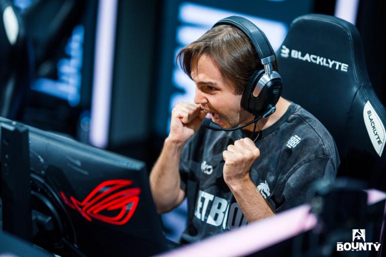 CS analyst and commentator Pimp tells his story in the new documentary series Away From Keyboard