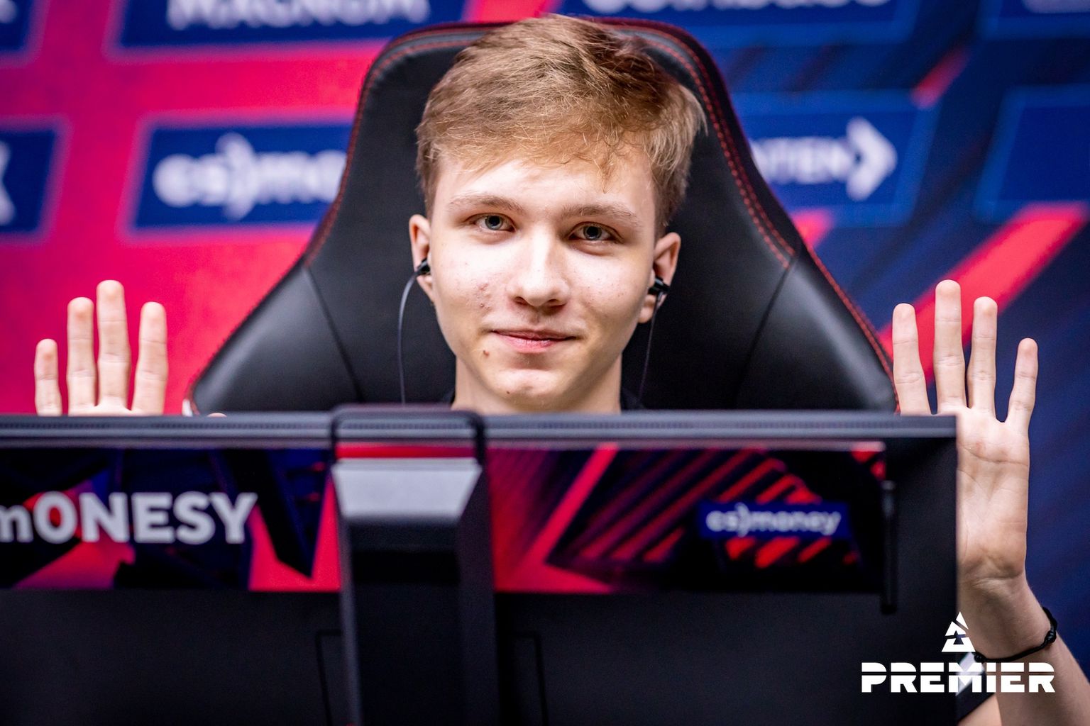 Baby GOAT: m0NESY CS2 settings and config