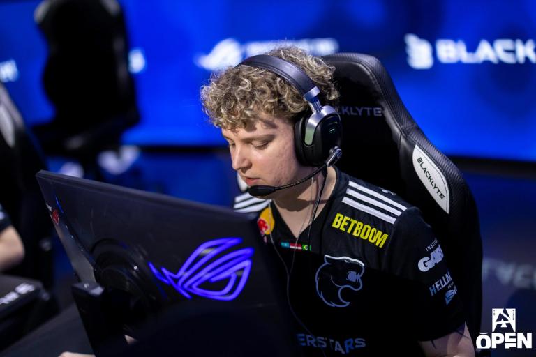 CS analyst and commentator Pimp tells his story in the new documentary series Away From Keyboard 