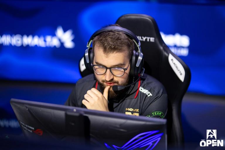 CS analyst and commentator Pimp tells his story in the new documentary series Away From Keyboard