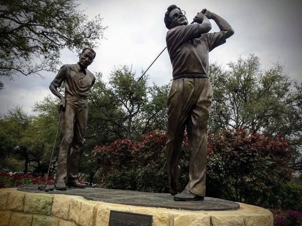 Harvey Penick and Tom Kite Statue at Austin Country Club