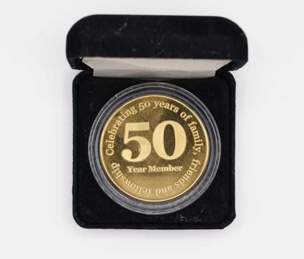 Coin commemorating Marvin Leonard's 50 years of membership at Colonial Country Club (back side)