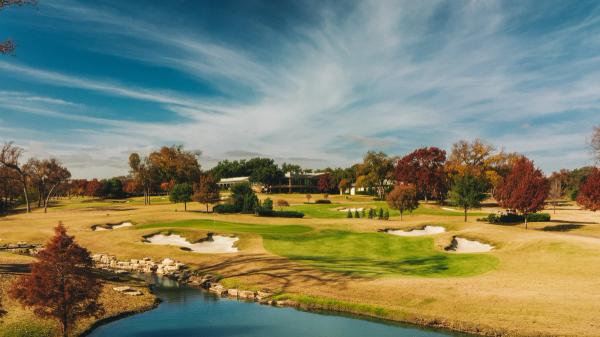 16th Hole and Clubhouse view