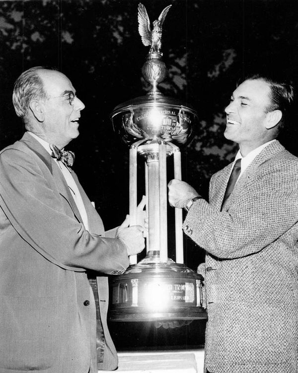 Marvin presenting Ben Hogan with the Leonard Trophy