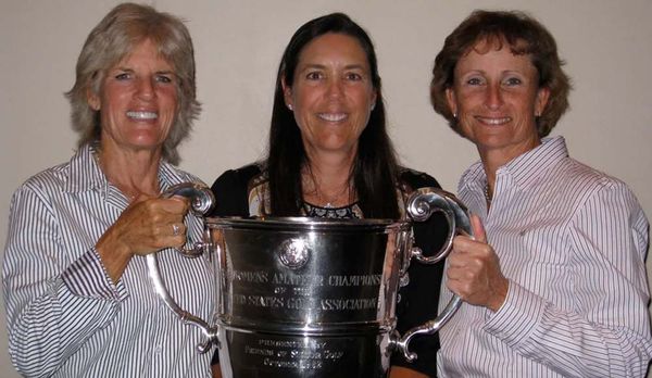 Creekmore with Mina Hardin and Anna Schultz holding the U.S. Senior Women's Amateur trophy