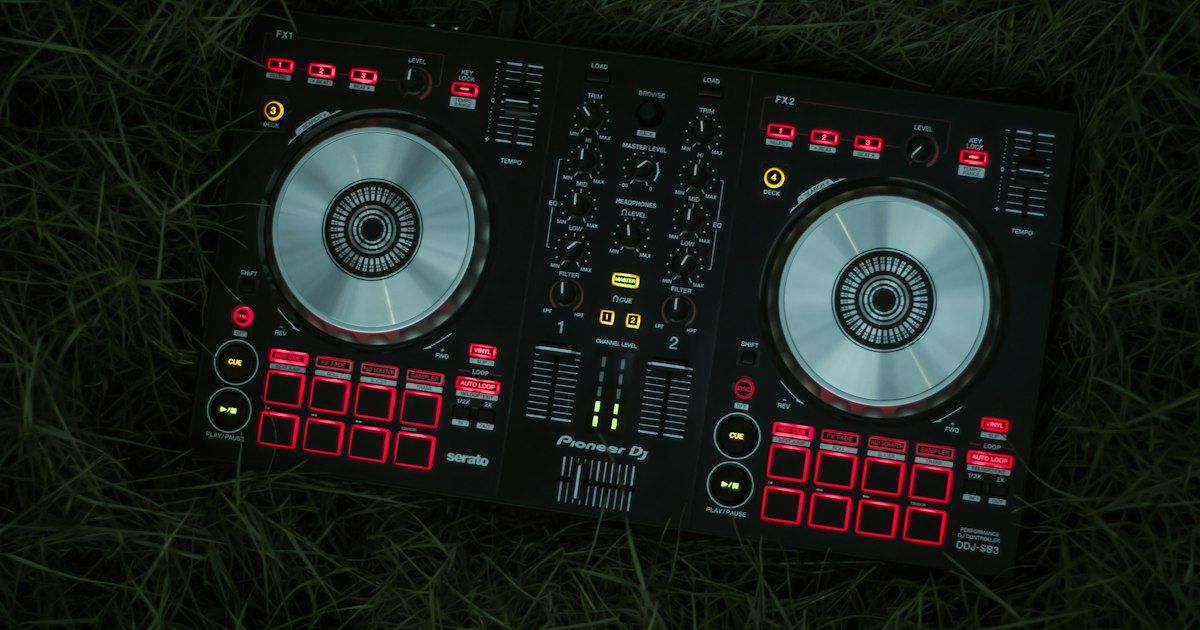 Ohm waveform view showing automatic track markers placed during a live DJ recording
