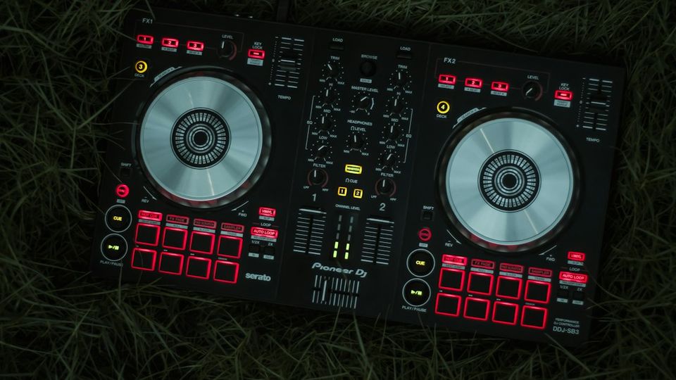 Ohm waveform view showing automatic track markers placed during a live DJ recording