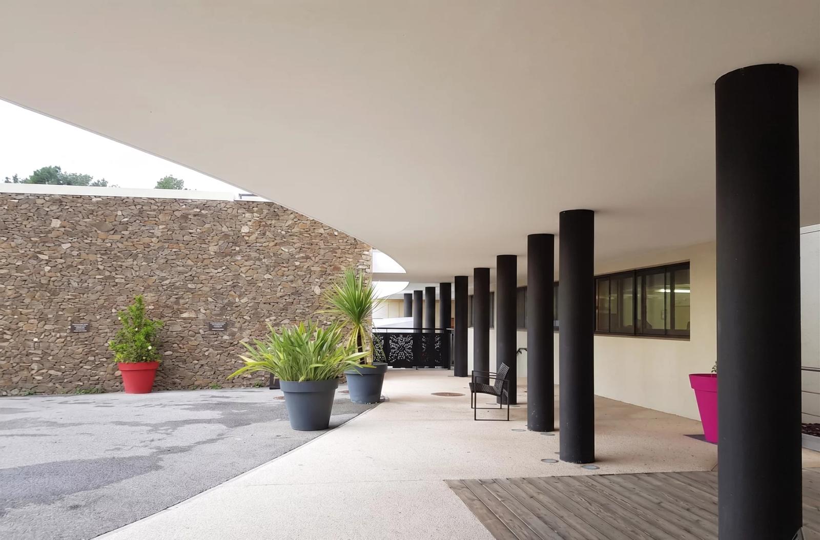 Residence Colonel Picot Coudon — vanjski pogled na suvremeni stambeni kompleks u Coudonu, Francuska, projekt arhitektonskog studija IVN Architecture.