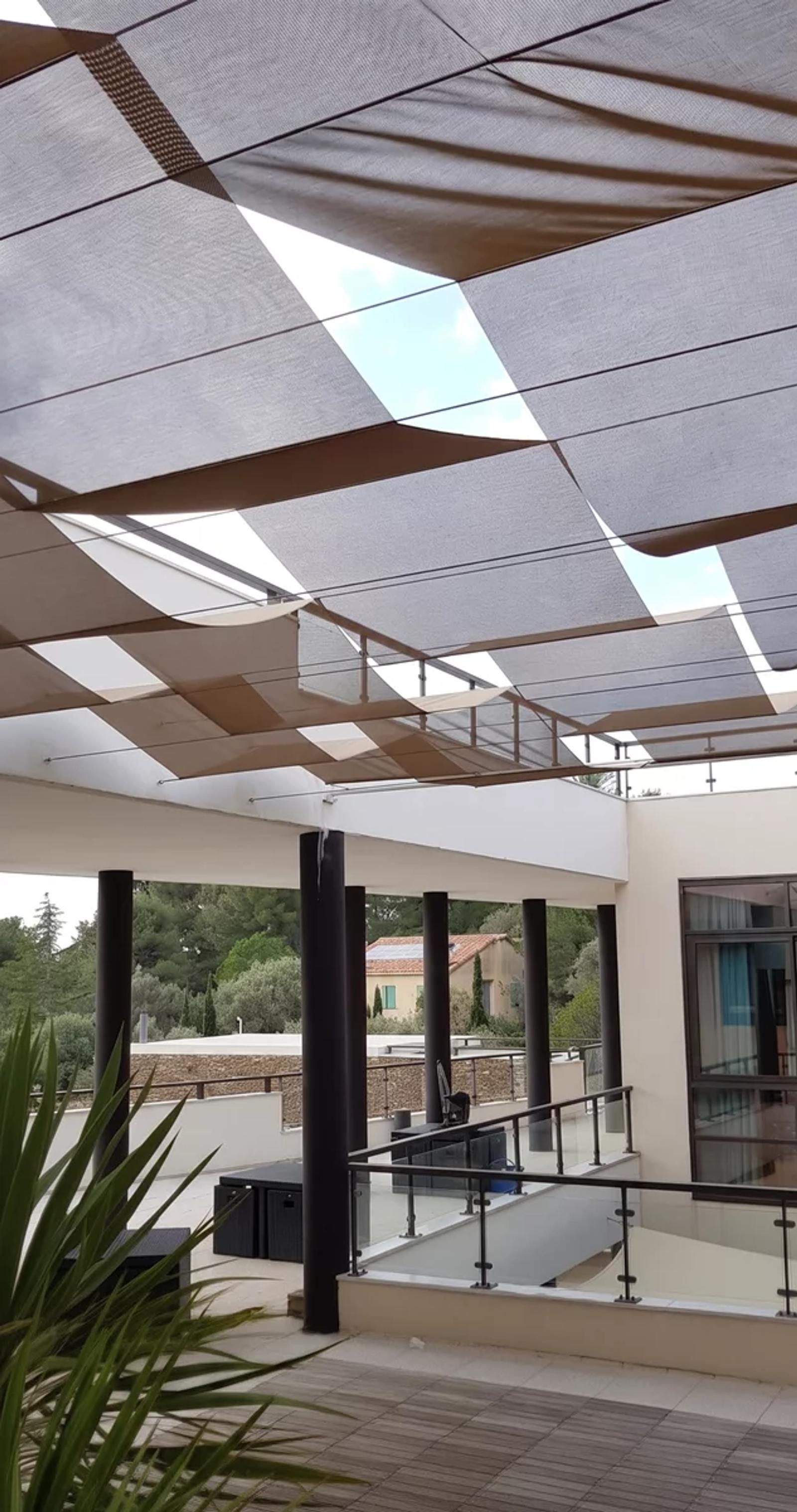 Residence Colonel Picot Coudon — uređeni okoliš i odnos zgrade prema okolnom krajoliku, projekt IVN Architecture.
