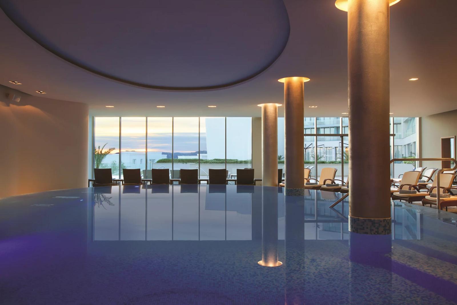 Kempinski Hotel Adriatic — bazen i vanjski prostor uz more s pogledom na otvoreni Jadran, projekt IVN Architecture.