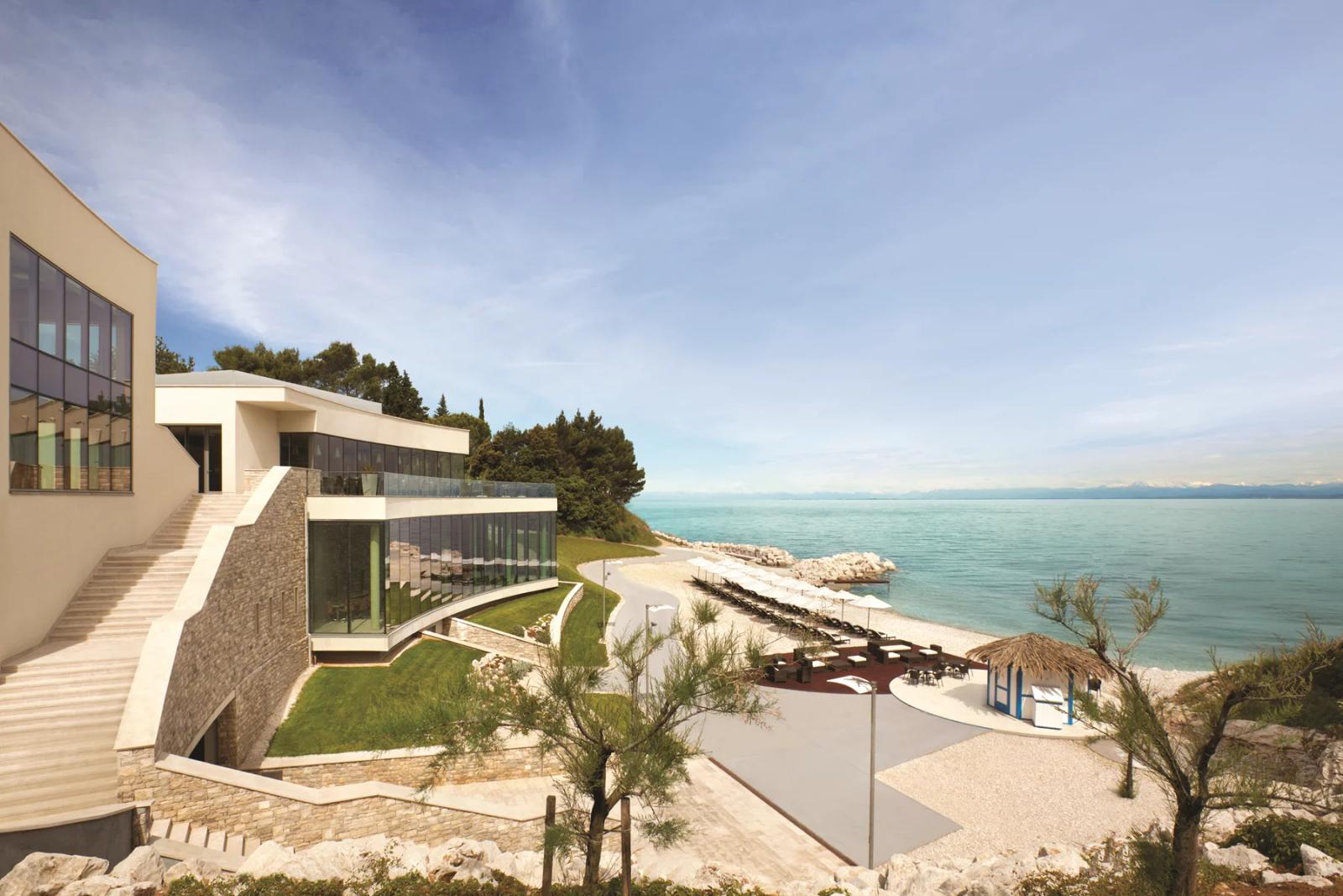 Marina konferencijska dvorana kongresnog centra Kempinski s panoramskim pogledom na obalu