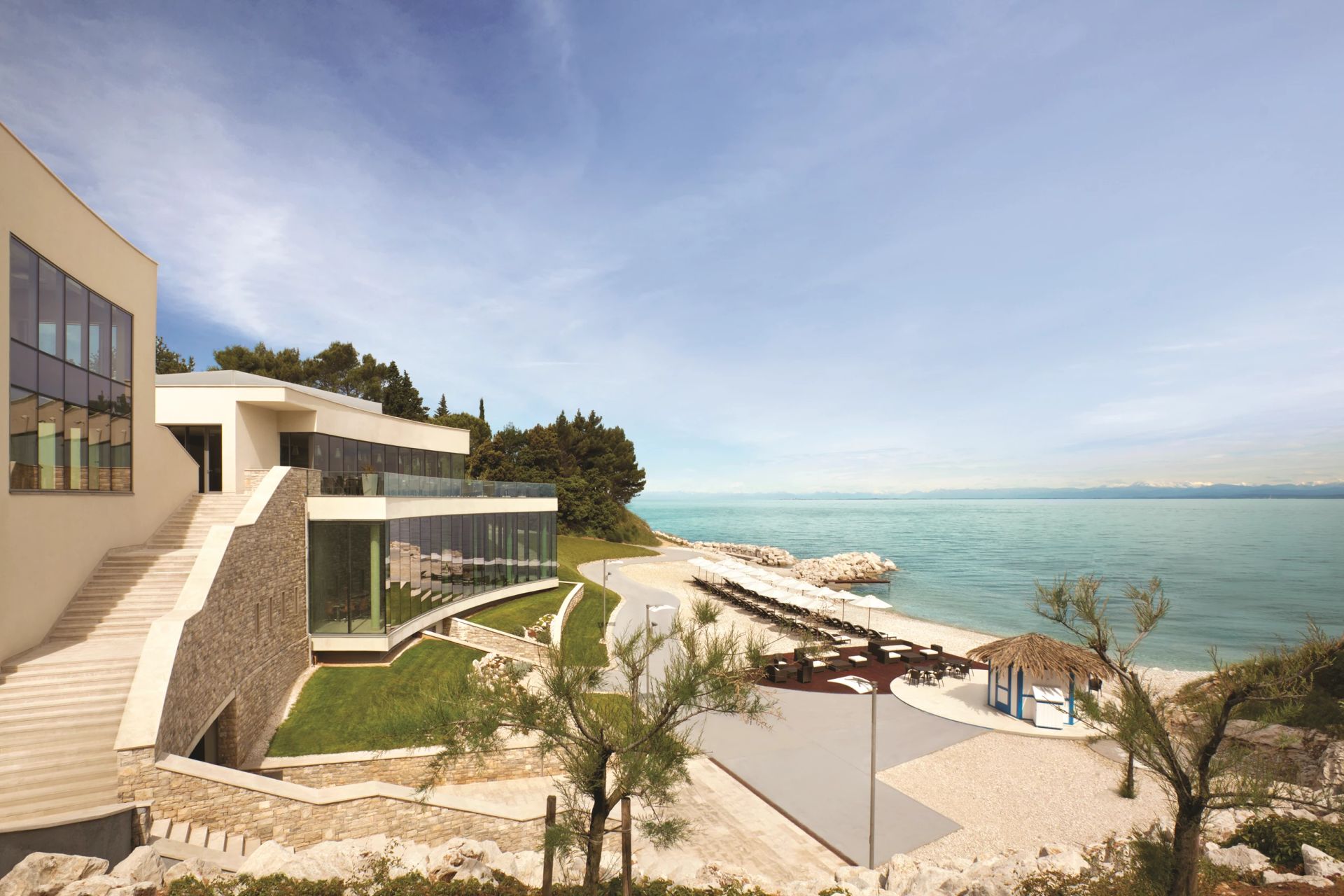 Kempinski plaža i kongresni centar u Savudriji — uvala s organskim oblicima i autohtonim materijalima