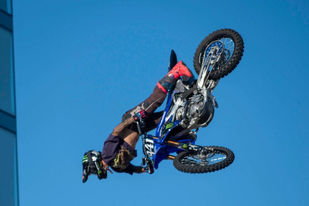 exhibición de salto con moto en el circuito del jarama 19-09-2026