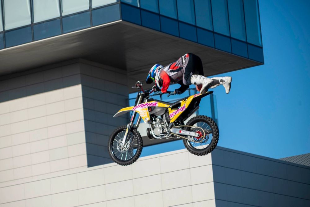 exhibición de salto con moto en el circuito del jarama 19-09-2026