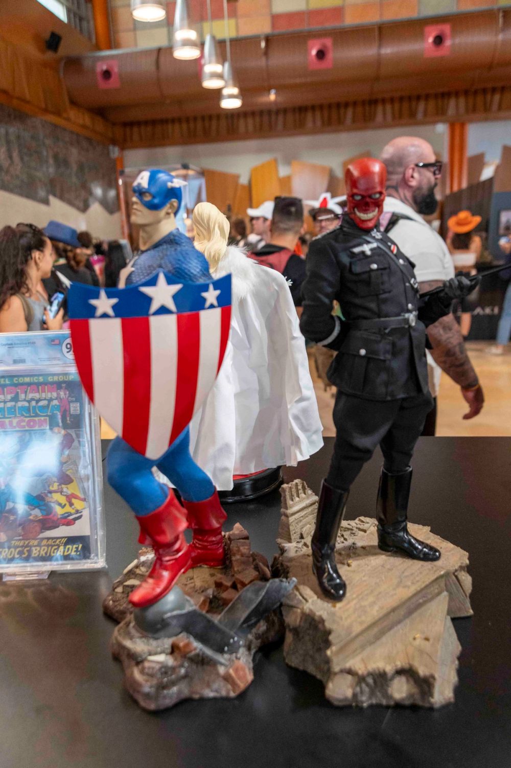 Coleccion de figuras en la comiccon san diego malaga