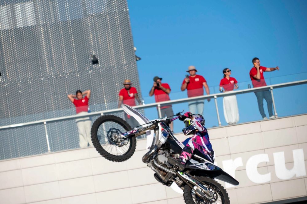 exhibición de salto con moto en el circuito del jarama 19-09-2026