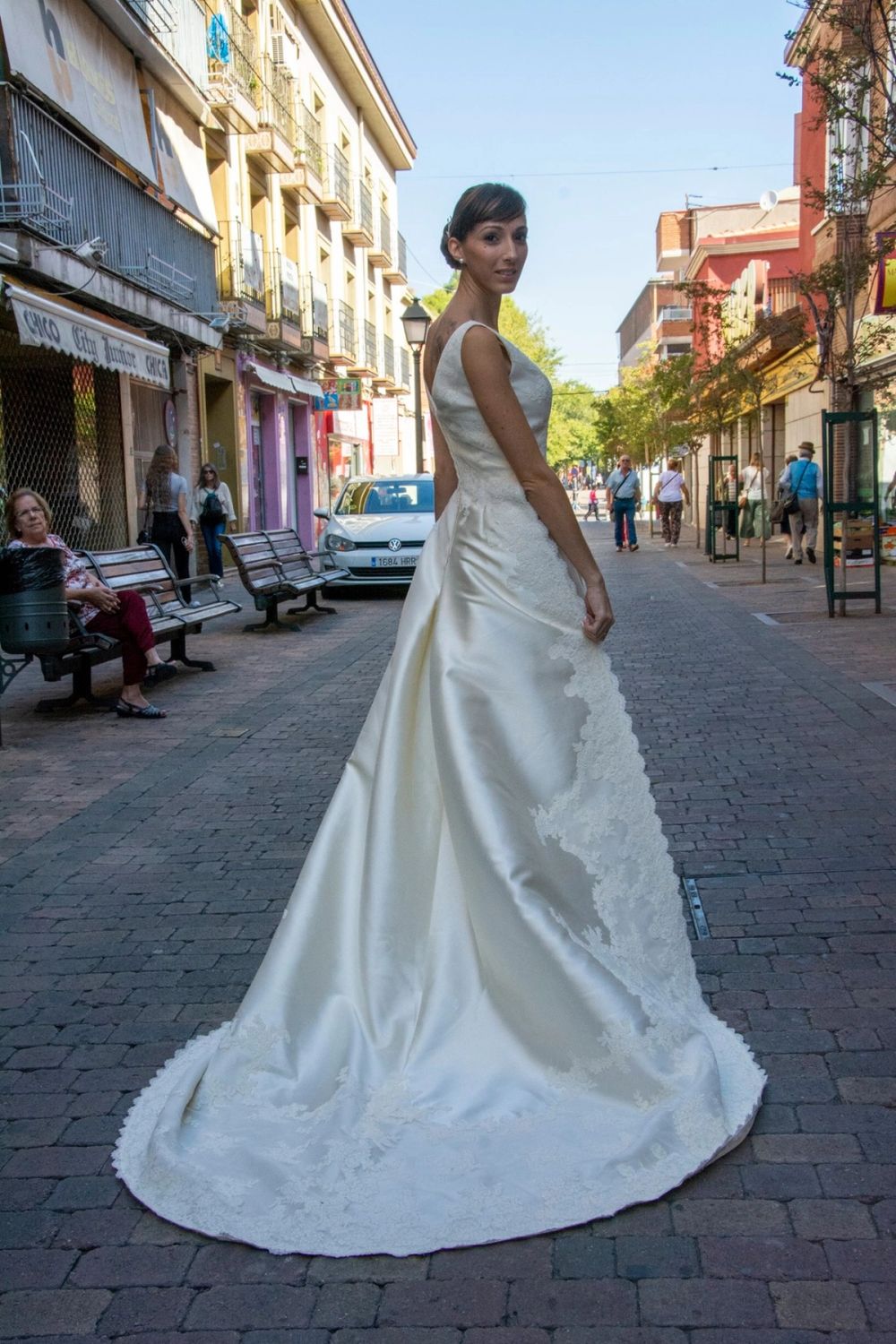 Vestidos de novia y novio 27-09-2019