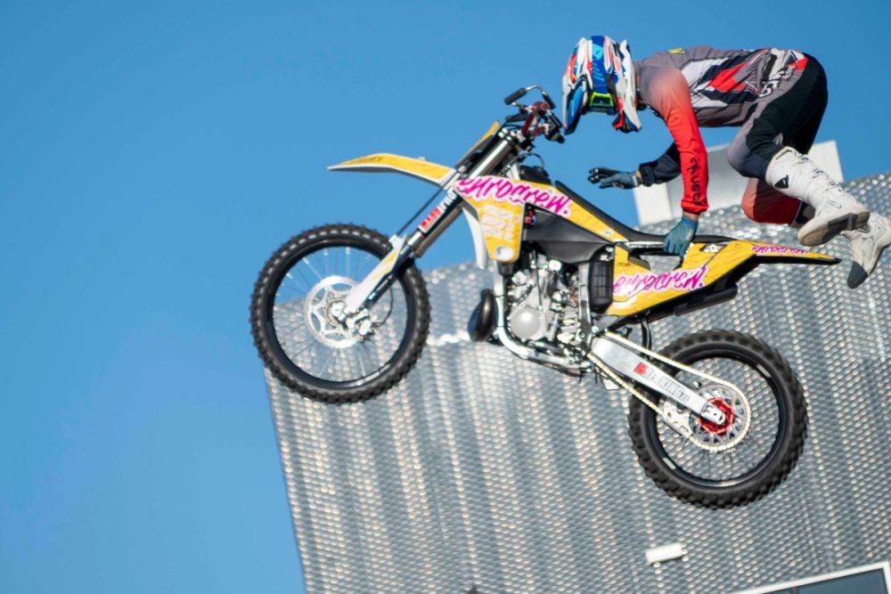 exhibición de salto con moto en el circuito del jarama 19-09-2026