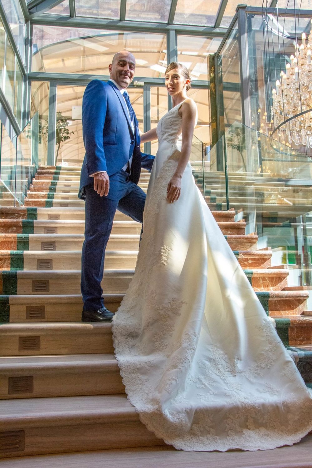 Vestidos de novia y novio 27-09-2019