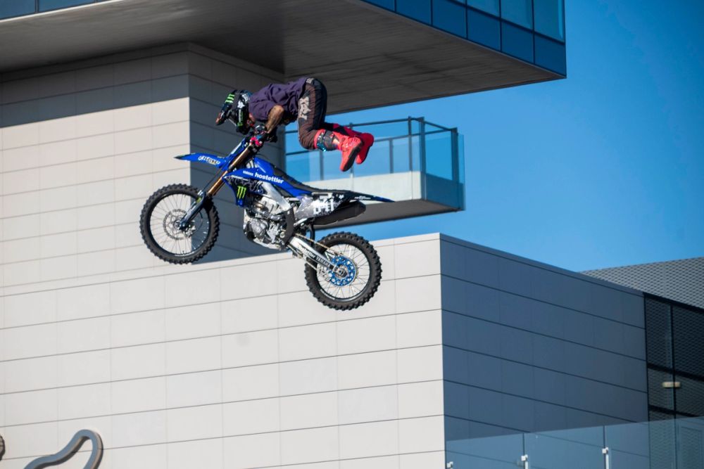 exhibición de salto con moto en el circuito del jarama 19-09-2026