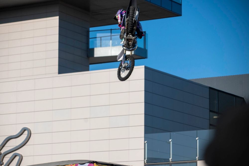 exhibición de salto con moto en el circuito del jarama 19-09-2026