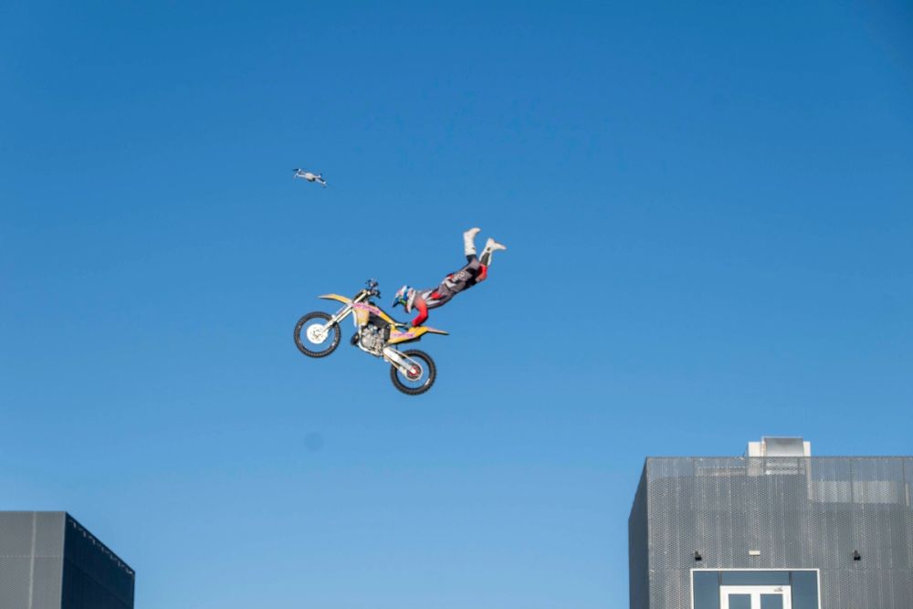 exhibición de salto con moto en el circuito del jarama 19-09-2026