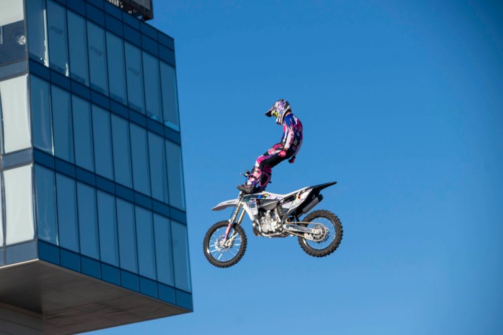 exhibición de salto con moto en el circuito del jarama 19-09-2026