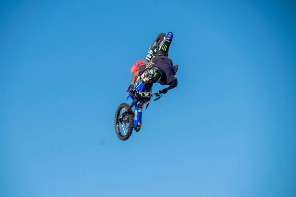 exhibición de salto con moto en el circuito del jarama 19-09-2026