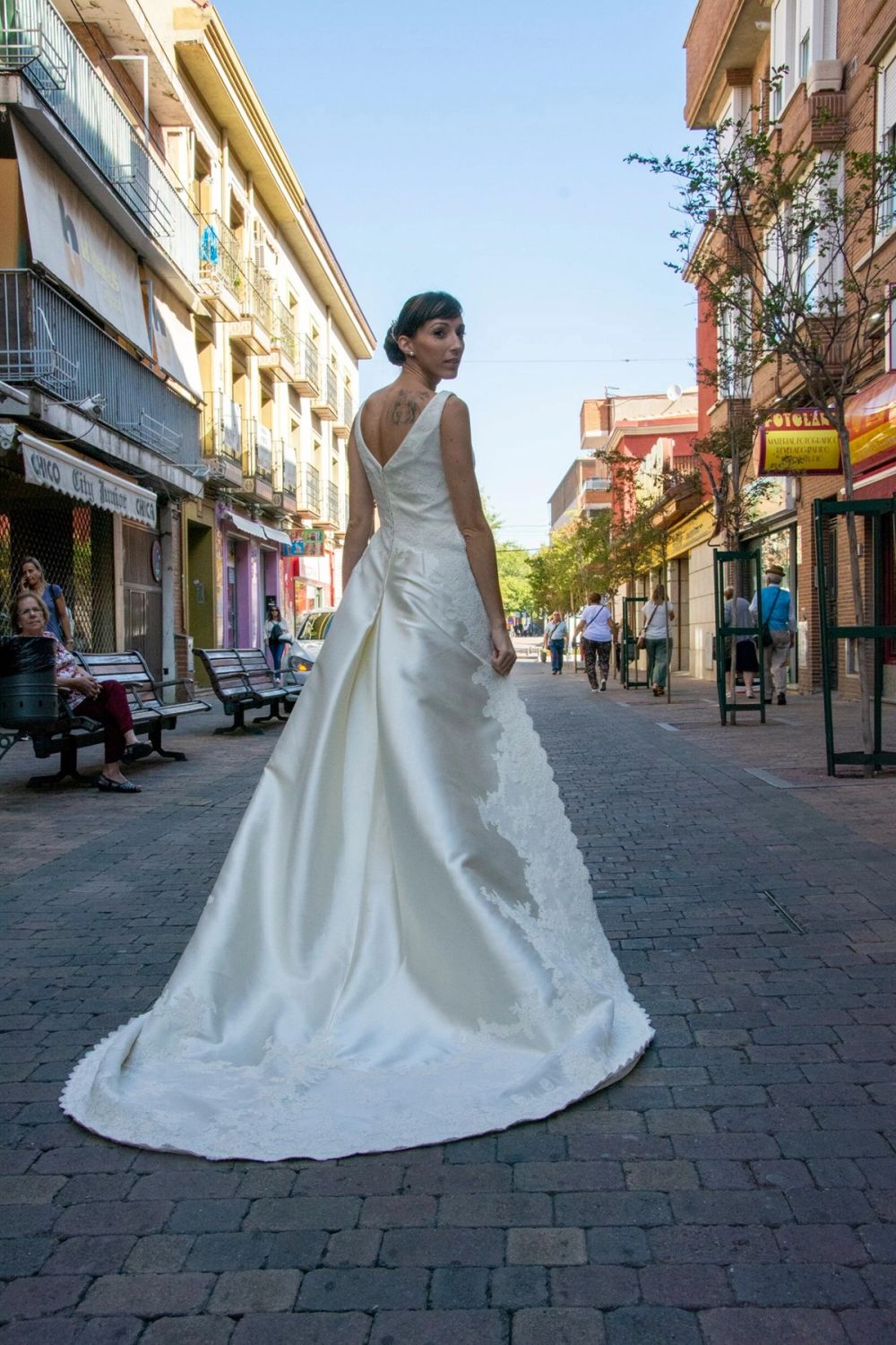 Vestidos de novia y novio 27-09-2019