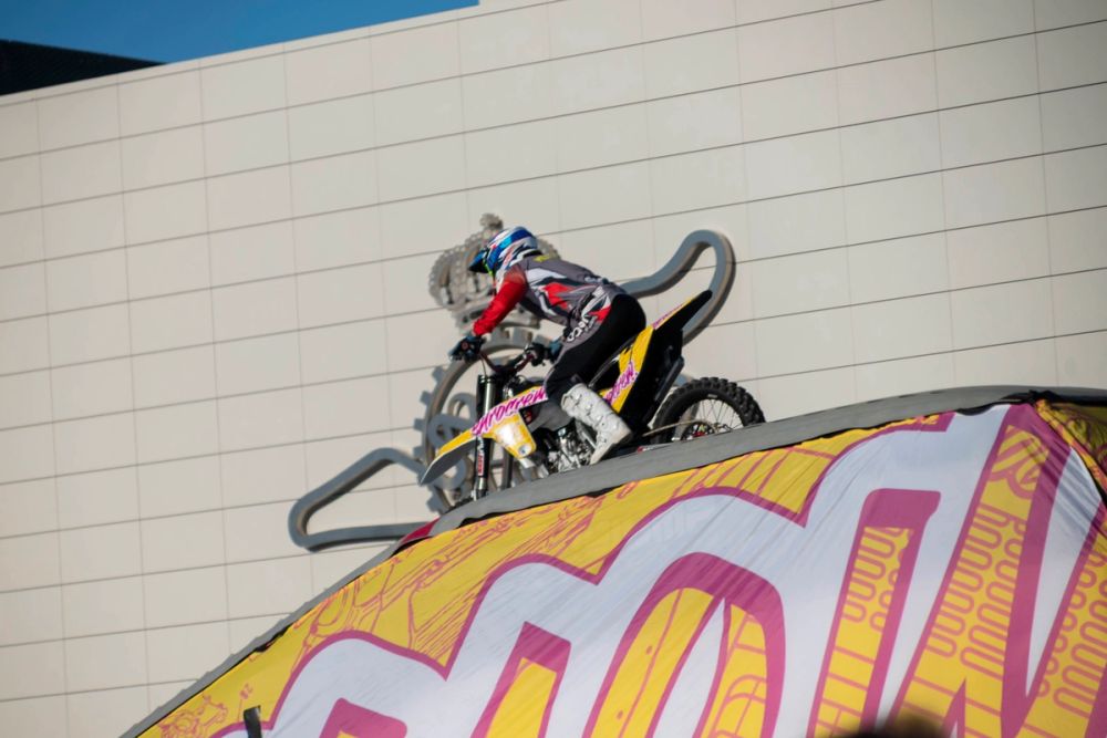 exhibición de salto con moto en el circuito del jarama 19-09-2026