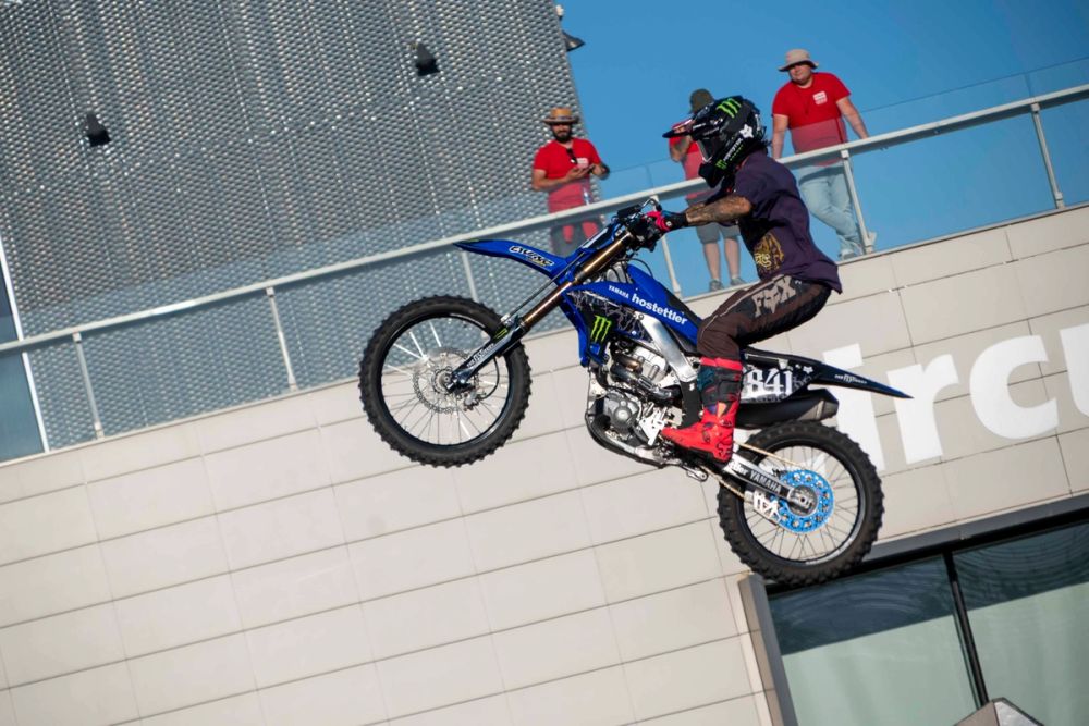 exhibición de salto con moto en el circuito del jarama 19-09-2026