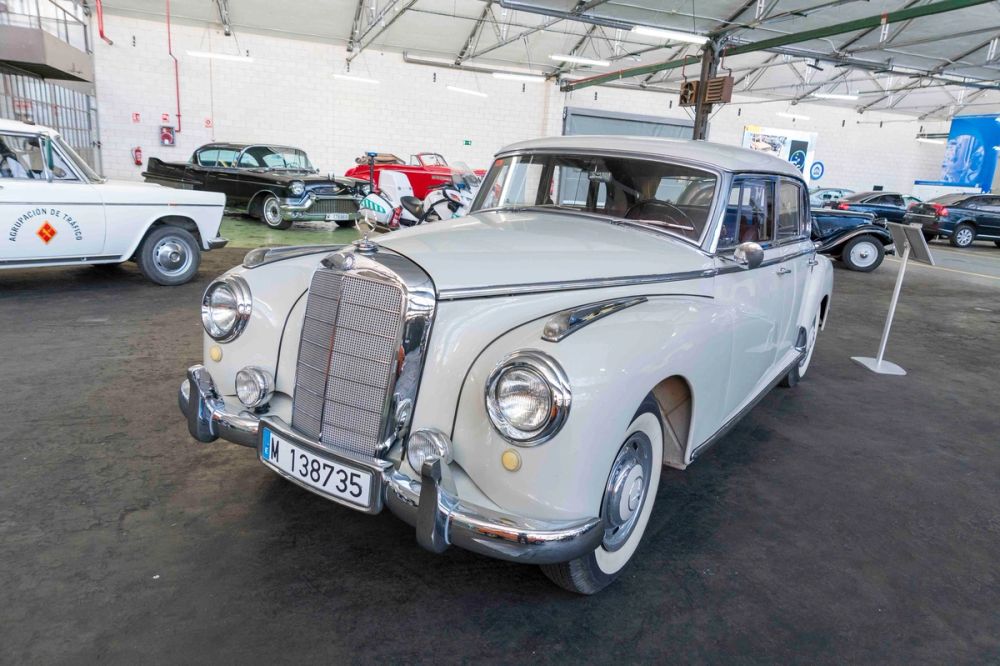 Exposicion del automovil PME 90 aniversario