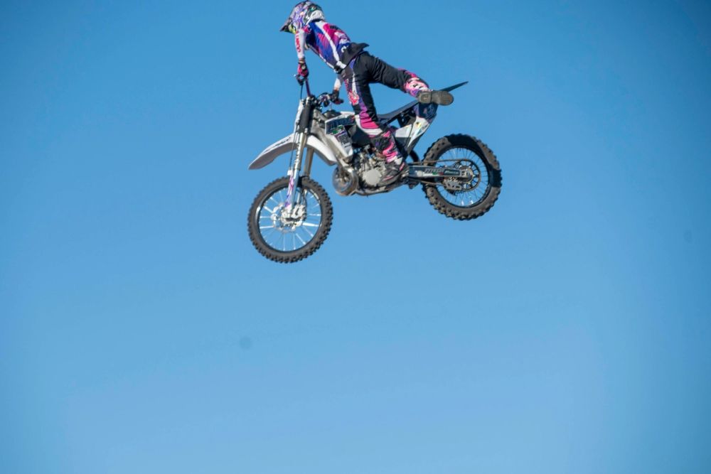 exhibición de salto con moto en el circuito del jarama 19-09-2026
