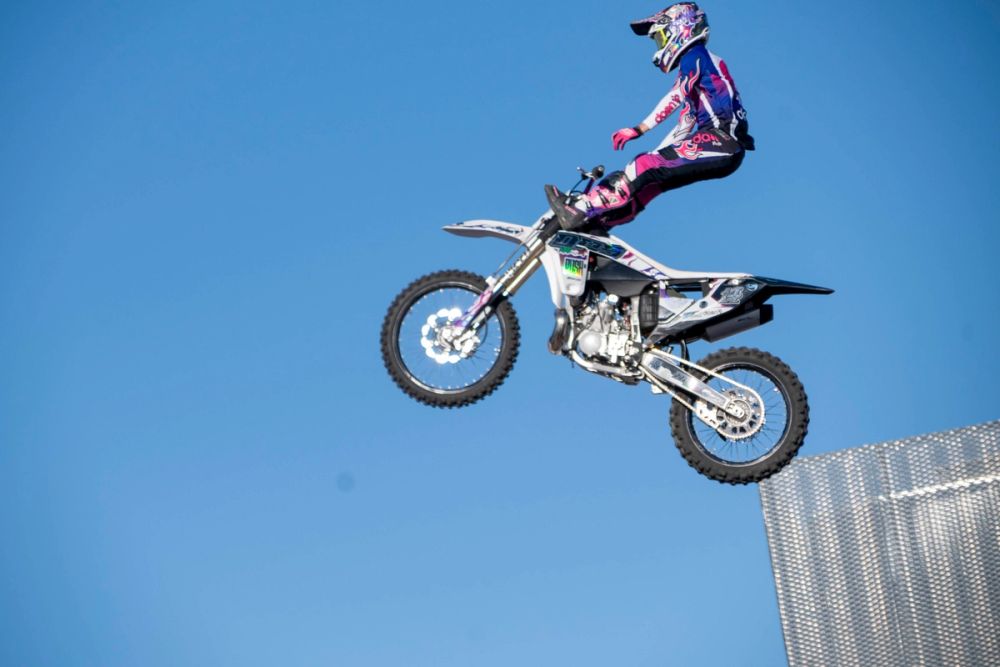 exhibición de salto con moto en el circuito del jarama 19-09-2026