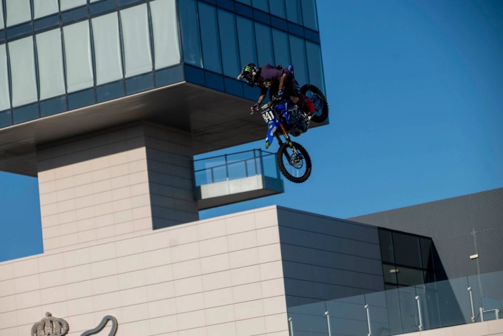 exhibición de salto con moto en el circuito del jarama 19-09-2026