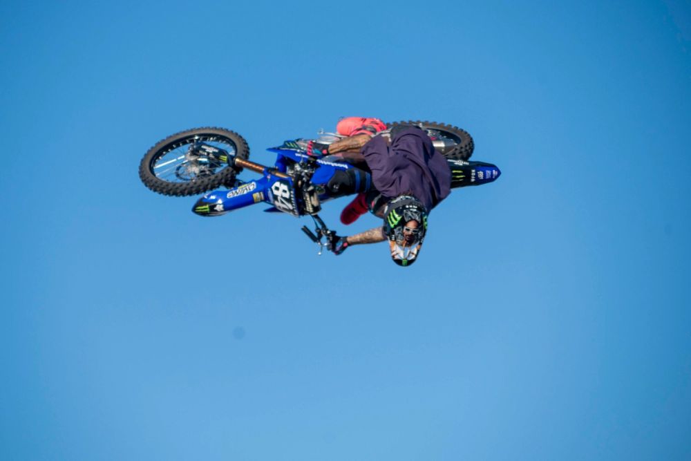 exhibición de salto con moto en el circuito del jarama 19-09-2026