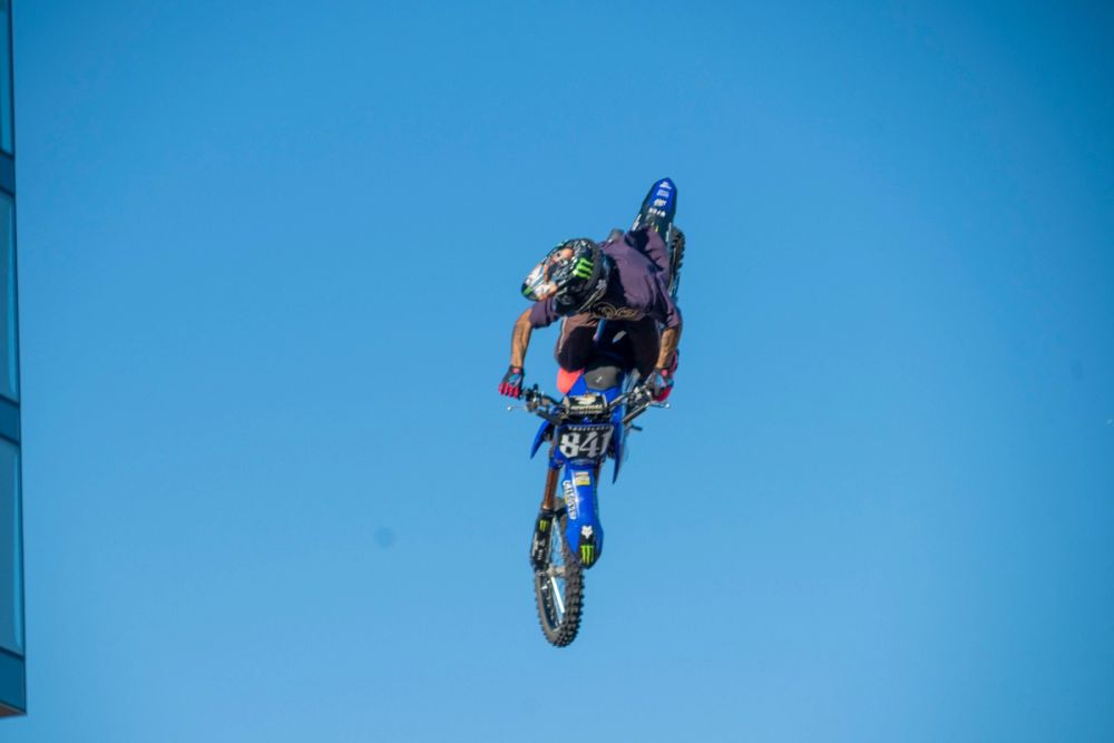 exhibición de salto con moto en el circuito del jarama 19-09-2026