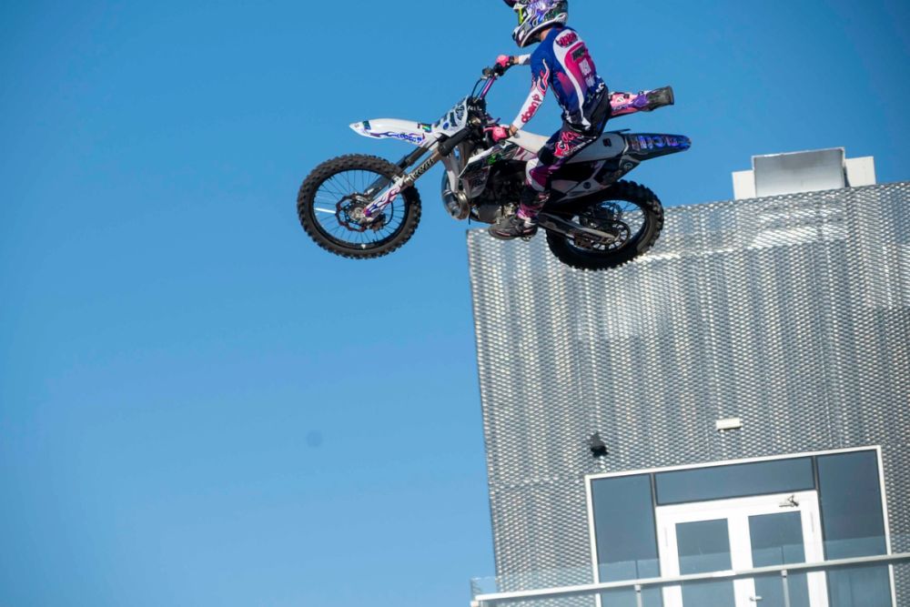 exhibición de salto con moto en el circuito del jarama 19-09-2026
