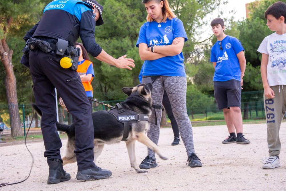 Formacion de perro policia 22-09-2019
