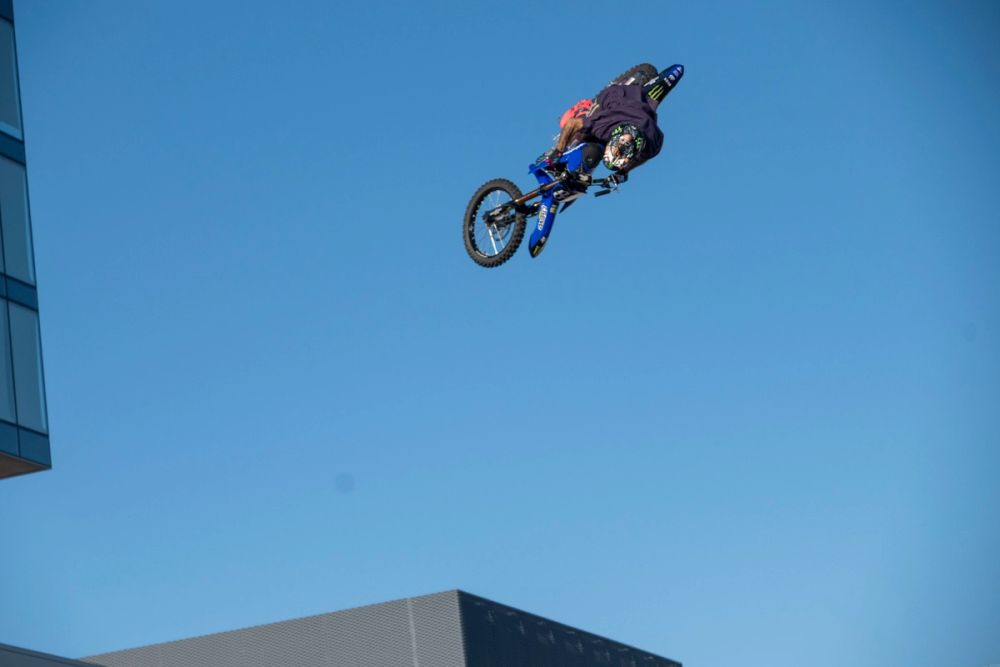 exhibición de salto con moto en el circuito del jarama 19-09-2026