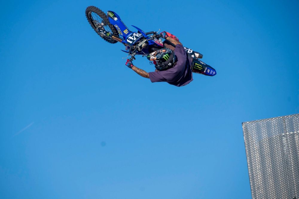 exhibición de salto con moto en el circuito del jarama 19-09-2026
