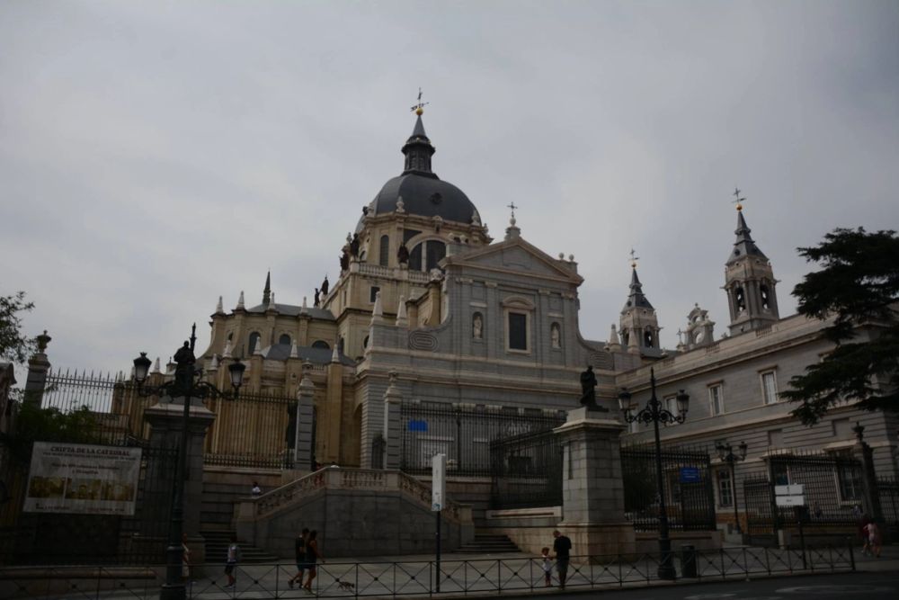 Palacio Real y catedral de la Almudena (Madrid) 15-08-2017