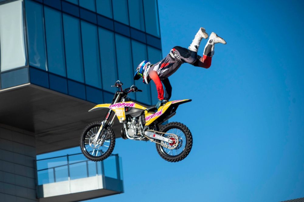 exhibición de salto con moto en el circuito del jarama 19-09-2026