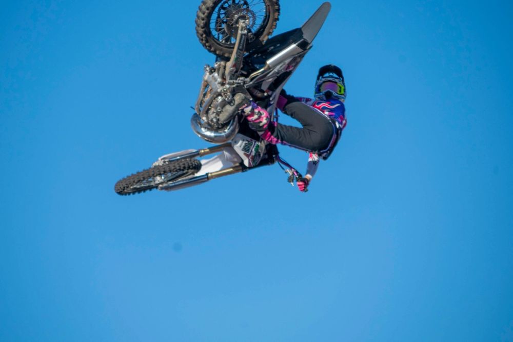 exhibición de salto con moto en el circuito del jarama 19-09-2026