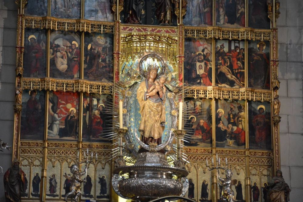 Palacio Real y catedral de la Almudena (Madrid) 15-08-2017
